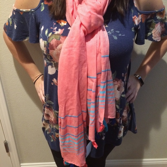 Calvin Klein Scarf - Picture 1 of 3